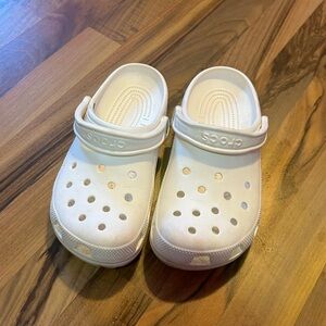 White Crocs Women’s 9 Men’s 7